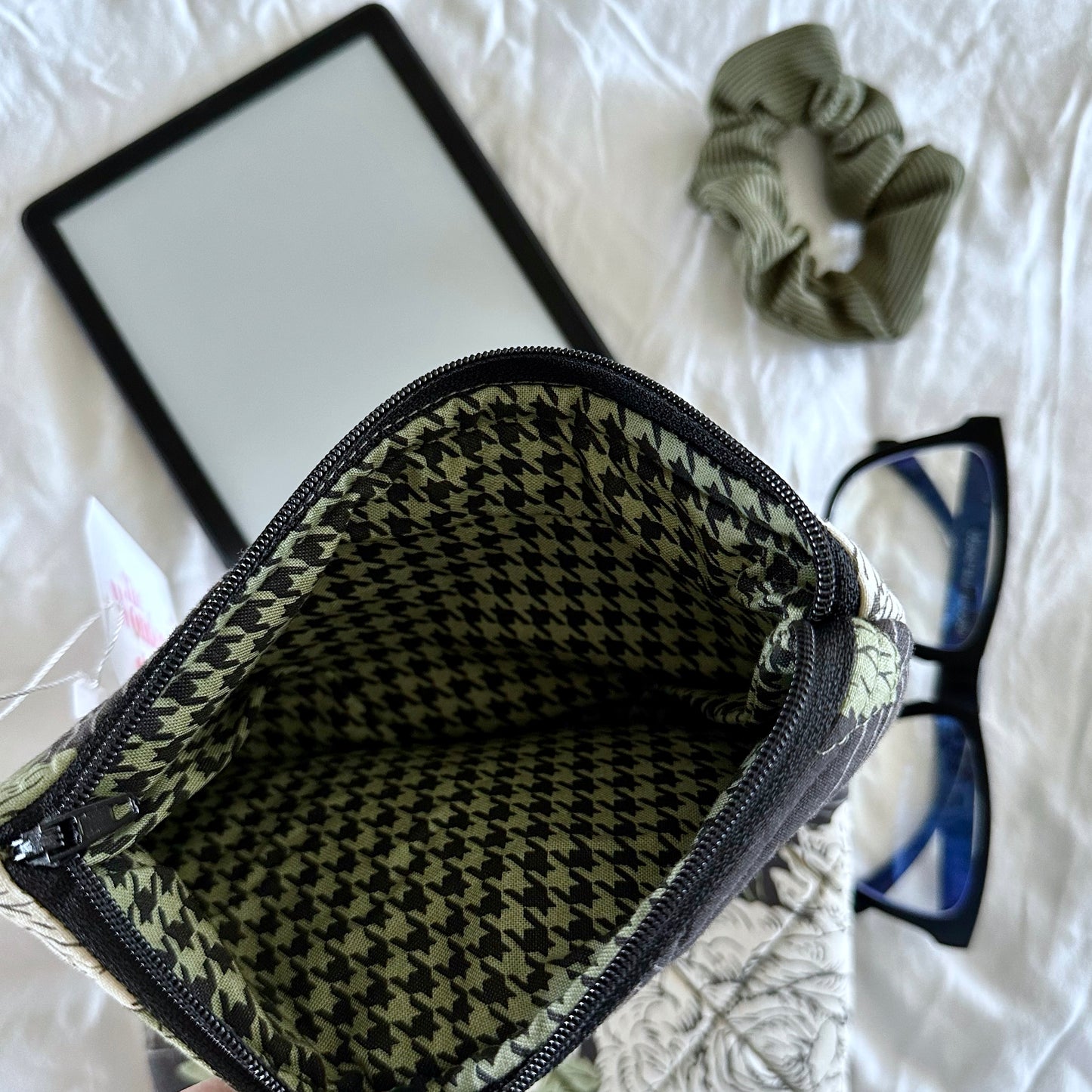 Spooky Floral Fall Kindle Sleeve (Green)