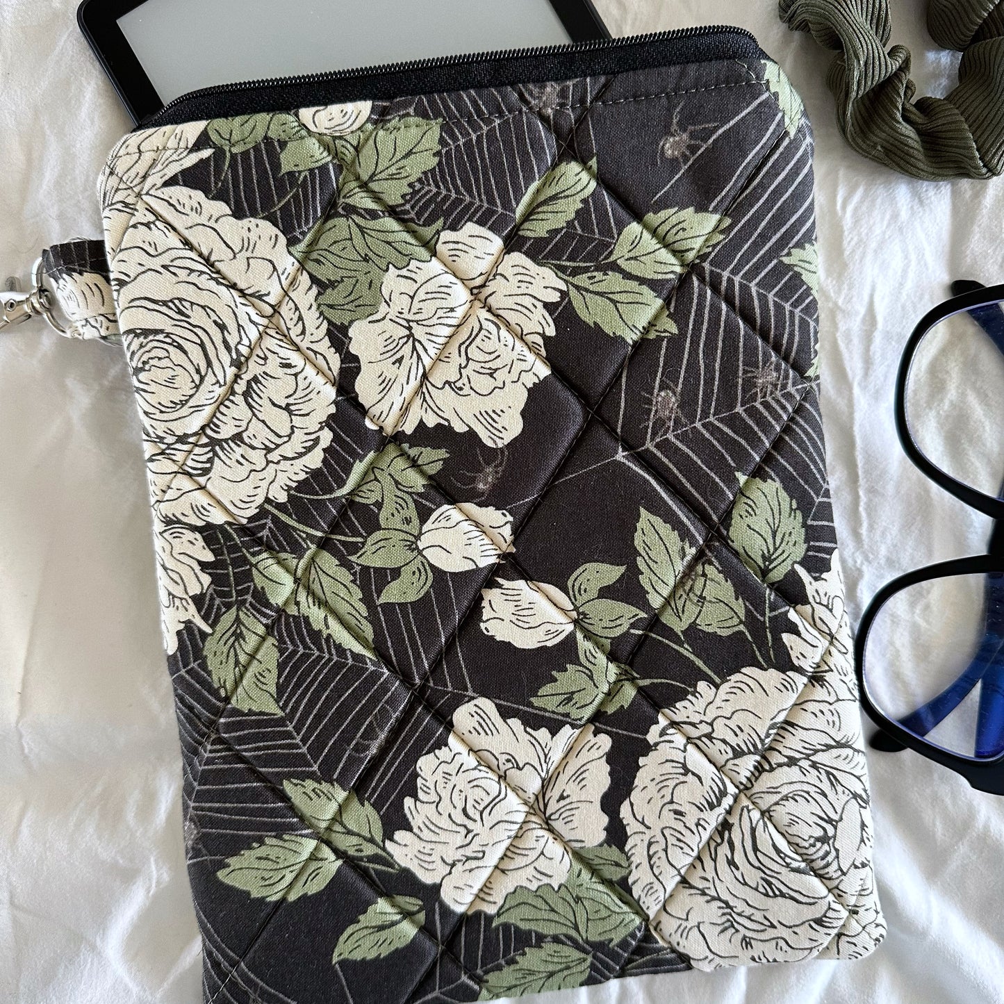 Spooky Floral Fall Kindle Sleeve (Green)
