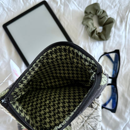 Spooky Floral Fall Kindle Sleeve (Green)