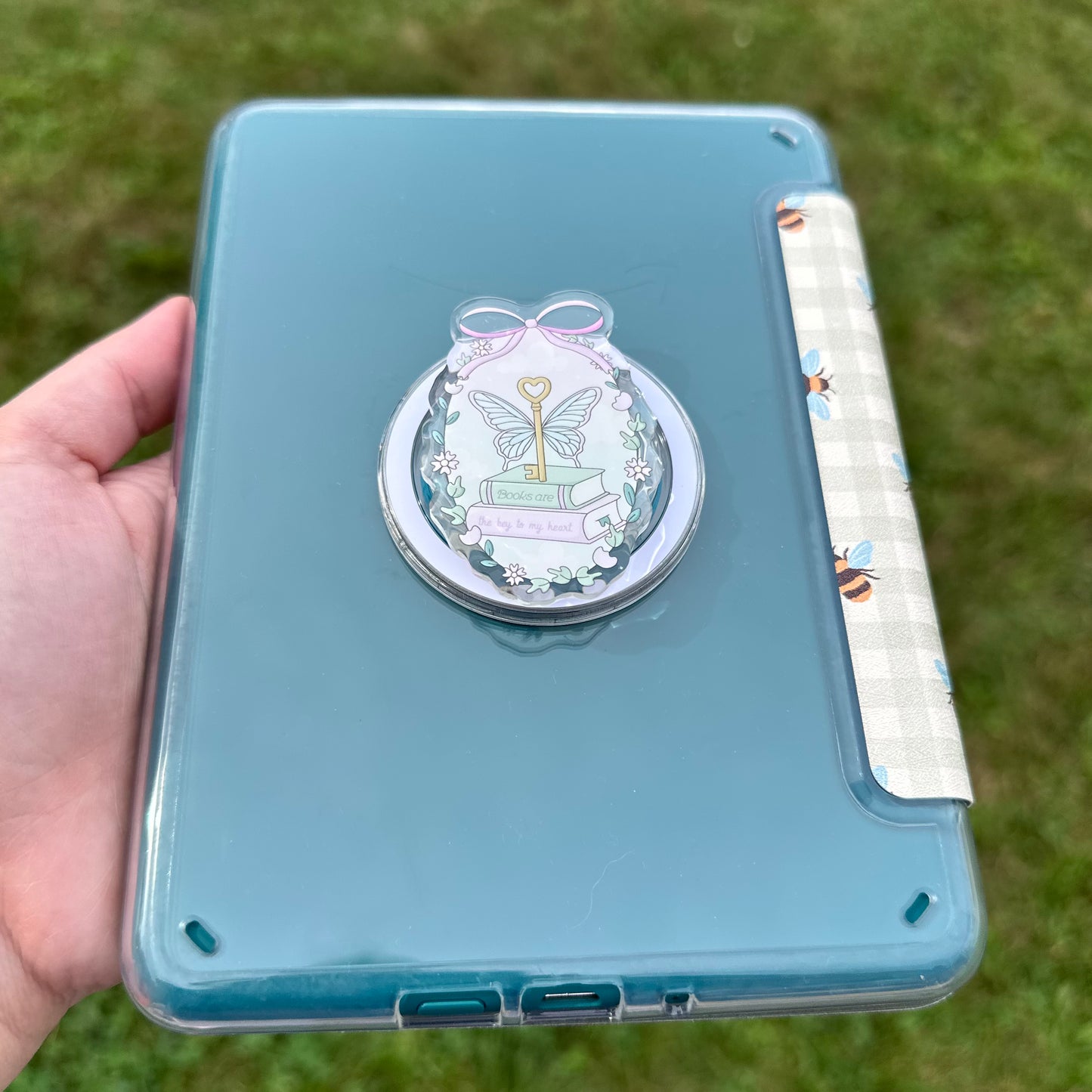 Books Are The Key To My Heart MagSafe Phone & Kindle Grip